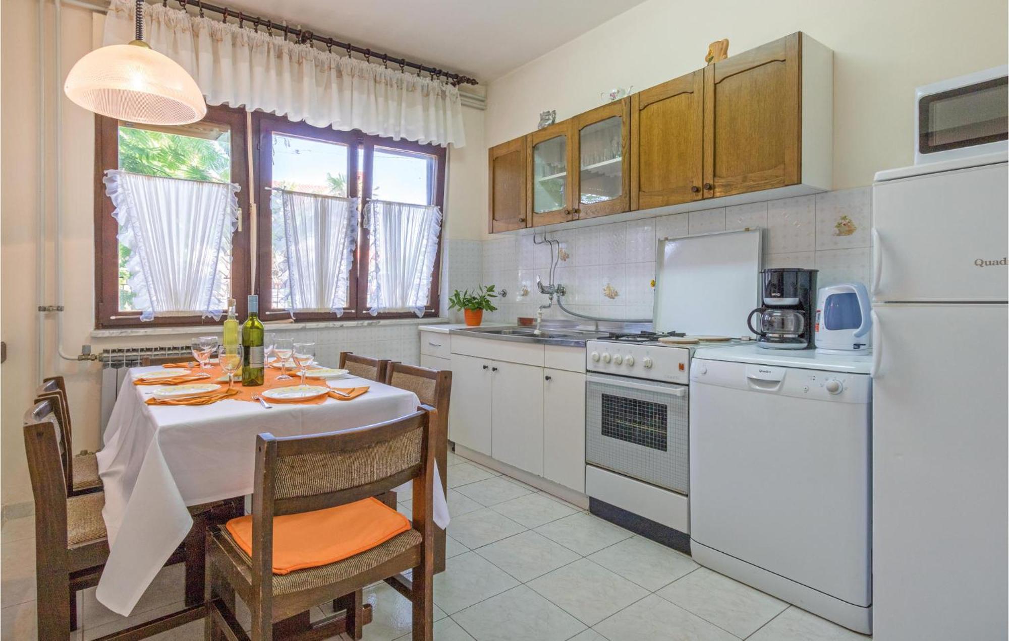 4 Bedroom Pet Friendly Home In Stinjan Bagian luar foto