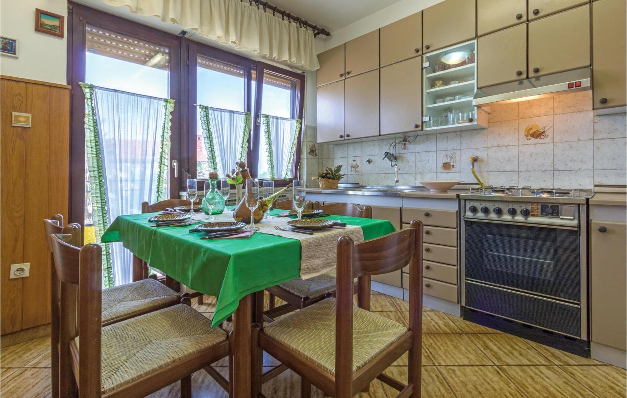 4 Bedroom Pet Friendly Home In Stinjan Bagian luar foto