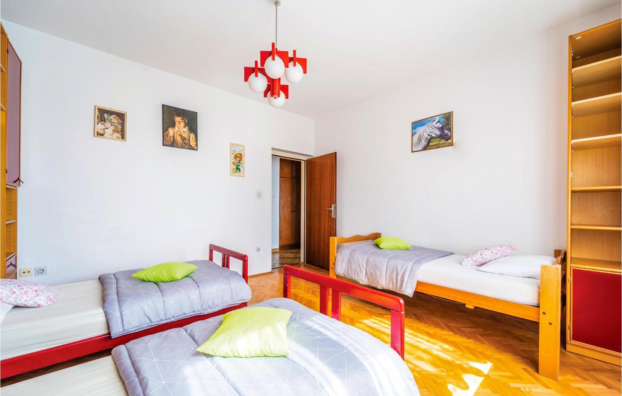 4 Bedroom Pet Friendly Home In Stinjan Bagian luar foto