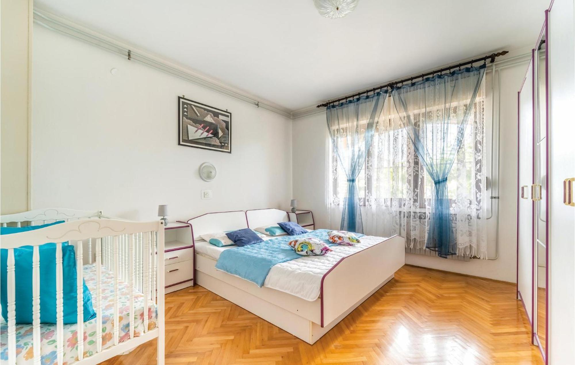 4 Bedroom Pet Friendly Home In Stinjan Bagian luar foto