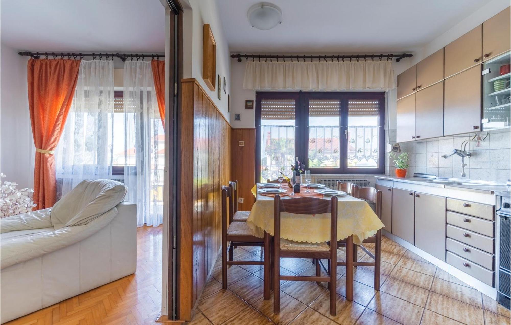 4 Bedroom Pet Friendly Home In Stinjan Bagian luar foto